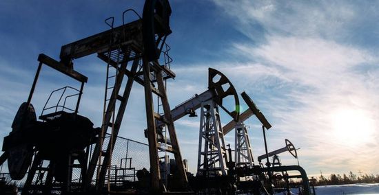  ارتفاع أسعار النفط وسط تراجع المخزونات الأمريكية