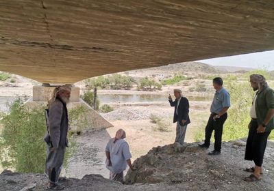 انتقالي يهر يتفقد الحالة الفنية لجسر وادي بنا