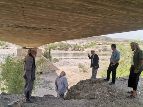 انتقالي يهر يتفقد الحالة الفنية لجسر وادي بنا