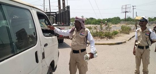 وسط حفاوة شعبية.. انتشار رجال المرور بالزي الجنوبي