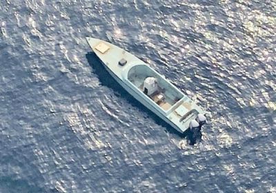 التحالف العربي يدمر زورقين حوثيين في الصليف