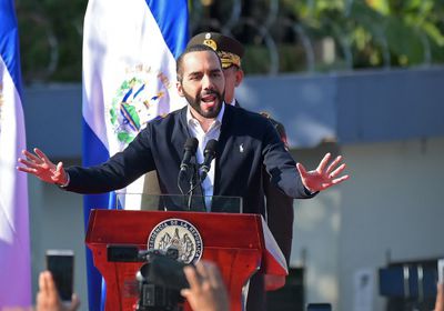 عبر تويتر.. رئيس السلفادور يطلق على نفسه لقب "ديكتاتور"