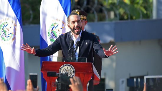 عبر تويتر.. رئيس السلفادور يطلق على نفسه لقب "ديكتاتور"