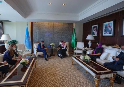  السعودية تستعرض مع الصليب الأحمر الجهود الإغاثية والإنسانية