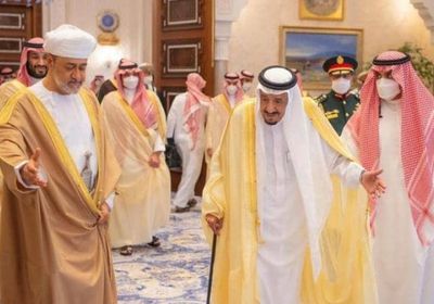 سلطان عُمان يهنئ العاهل السعودي باليوم الوطني للمملكة