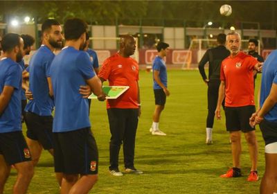  لاعبو الأهلي يقدمون شكوى ضد موسيماني: "نشعر بالملل"