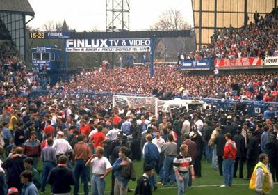  عودة وقوف الجماهير الإنجليزية بالمدرجات بعد 32 عاما