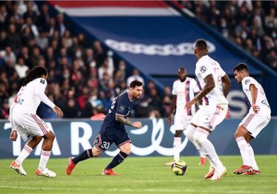  بواتينج وراء إصابة ميسي في مباراة ليون