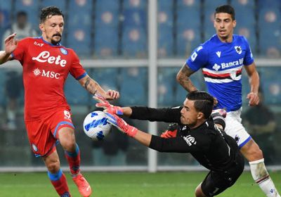 نابولي ينفرد بصدارة الدوري برباعية في سامبدوريا