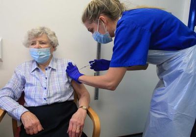 أمريكا تسمح لكبار السن بالحصول على جرعة ثالثة من لقاح فايزر