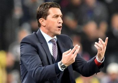 أهلي جدة يتجه لإقالة هاسي بعد النتائج السيئة