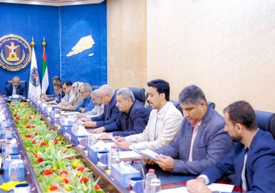 "الانتقالي": الشرعية تراكم الأوضاع الكارثية بالجنوب