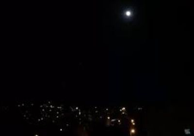 طائرات مجهولة تستهدف قاعدة لفصائل مدعومة إيرانيًا بسوريا