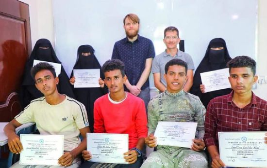 تخريج 100 طالب من مركز سقطرى بقلنسية