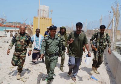 مدير شرطة سقطرى يتفقد ميناء حولف