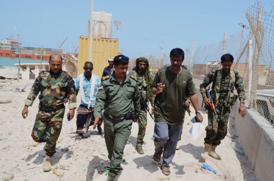 مدير شرطة سقطرى يتفقد ميناء حولف