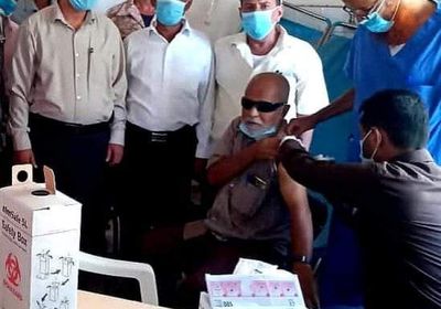 "ردفان العام" يوزع الجرعة الثانية من لقاح كورونا