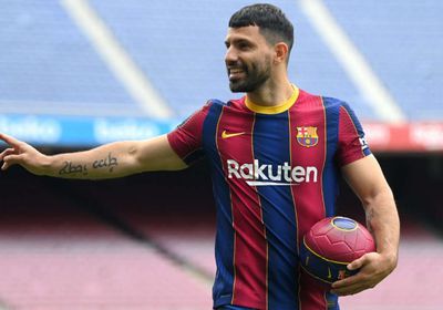 برشلونة يستعيد أجويرو في مباراة فالنسيا