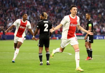  أياكس يفوز على بشكتاش بثنائية في دوري الأبطال