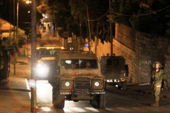 قوات الاحتلال تعتقل 3 فلسطينيين بمحيط باب العامود