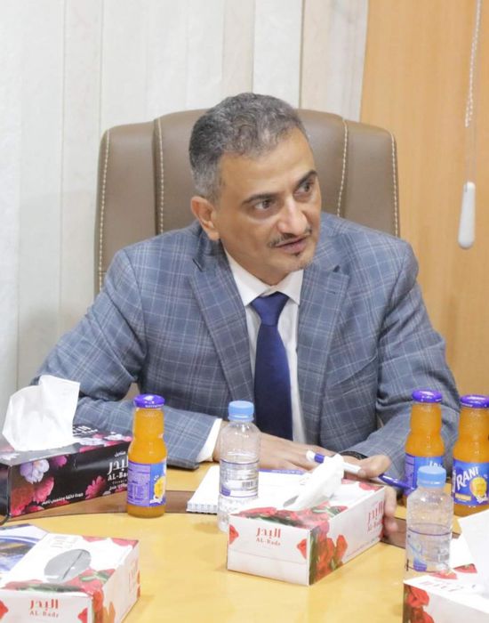وزير النقل ومحافظ عدن يبحثان تطوير ميناء العاصمة