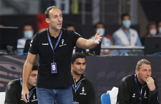  باروندو يقود منتخب مصر وميسلوجين الألماني بوقت واحد