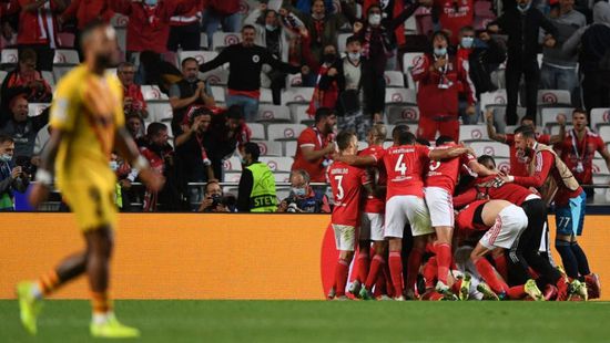 بنفيكا يكبد برشلونة هزيمة مهينة في دوري الأبطال