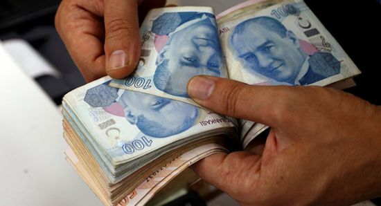 الليرة التركية تتراجع أمام الدولار لأدنى مستوى