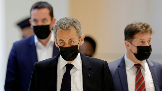  فرنسا: الحكم على ساركوزي بالسجن في منزله
