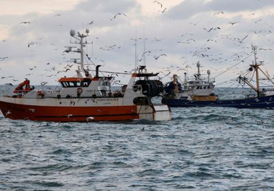 فرنسا تبحث إجراءات ضد بريطانيا بسبب نزاع حقوق الصيد البحري