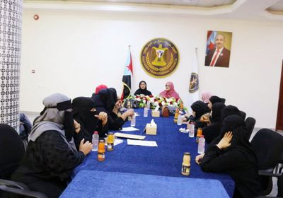 اجتماع موسع لتعزيز دور المرأة السياسي في عدن