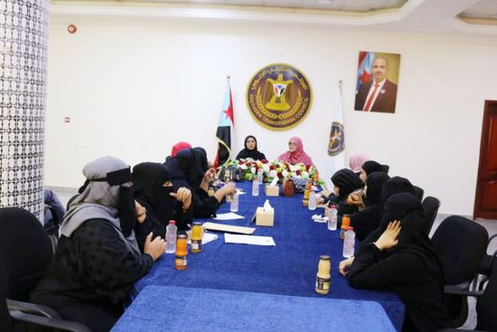 اجتماع موسع لتعزيز دور المرأة السياسي في عدن
