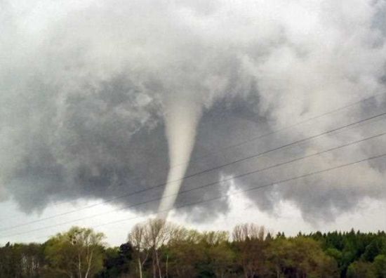 إعصار شاهين يصيب عشرات الأشخاص بإيران