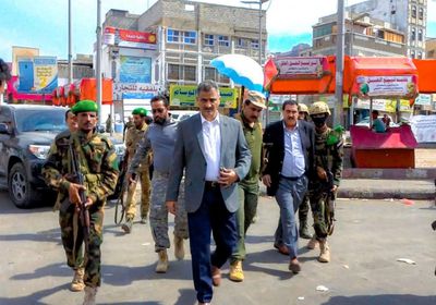 لملس يتفقد كريتر ويتعهد بمحاكمة الإرهابيين وتعويض الضحايا