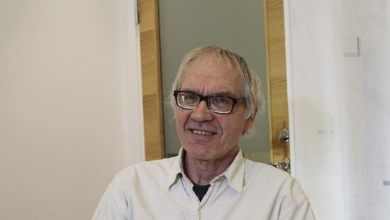  وفاة رسام الكاريكاتير صاحب الرسوم المسيئة للرسول في حادث سير