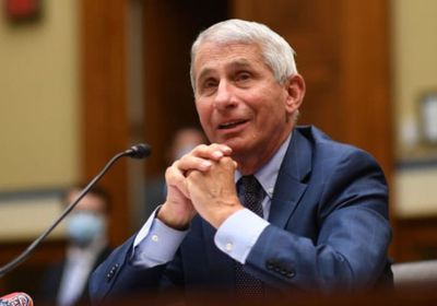 فاوتشي: إمكانية استبدال لقاحات كورونا بالأدوية "خطأ"