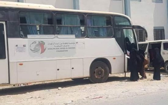 "خليفة الإنسانية": حافلات لنقل طالبات "الزهراء" بسقطرى