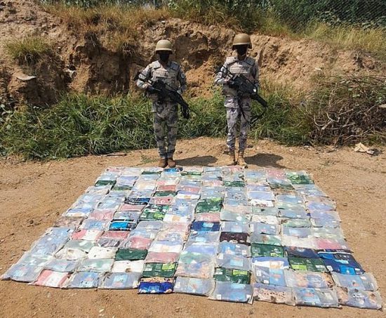 ضبط 26 طن قات و3 يمنيين على الحدود السعودية