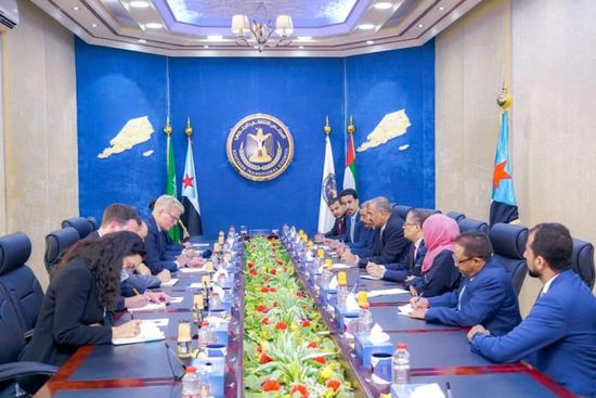 خلال استقباله جروندبرج.. الزُبيدي يطالب بتشكيل الوفد التفاوضي