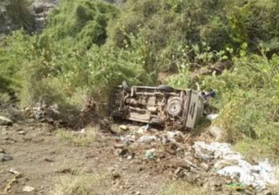 نجاة 13 مسافرًا من انقلاب سيارة بخط حبيل الريدة