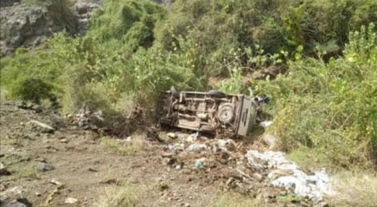 نجاة 13 مسافرًا من انقلاب سيارة بخط حبيل الريدة