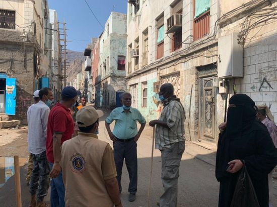 "انتقالي صيرة" يشارك في رفع مخلفات أحداث كريتر