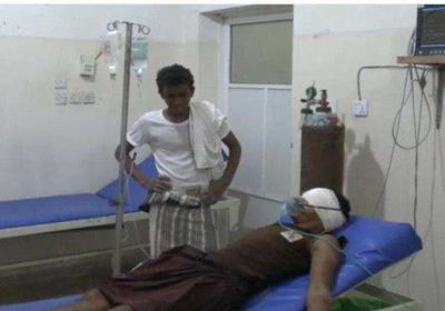 قناص حوثي يصيب مواطنا في التحيتا