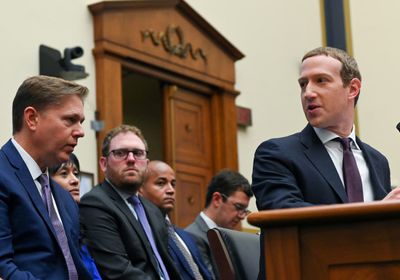 زوكربيرغ يرد على انتقادات أعضاء الكونغرس الأمريكي