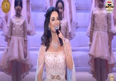 ديانا حداد تغني أمام الرئيس السيسي في احتفالية نصر أكتوبر