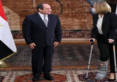 بالعكاز.. سفيرة النرويج تقدم أوراق اعتمادها إلى الرئيس المصري