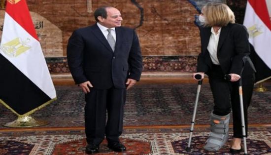 بالعكاز.. سفيرة النرويج تقدم أوراق اعتمادها إلى الرئيس المصري