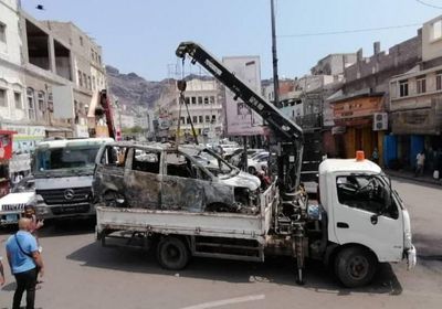 "انتقالي صيرة" يتفقد حصر المركبات المتضررة من أحداث كريتر