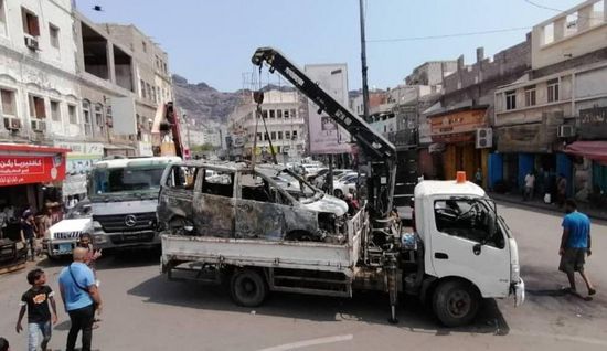 "انتقالي صيرة" يتفقد حصر المركبات المتضررة من أحداث كريتر