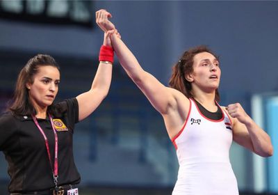 سمر حمزة أول مصرية تفوز بميدالية مصارعة في التاريخ